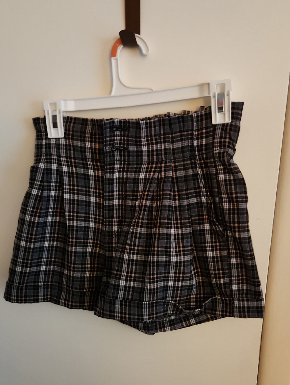 American Eagle Outfitters Black & Cream Plaid Mini Shorts Size 0